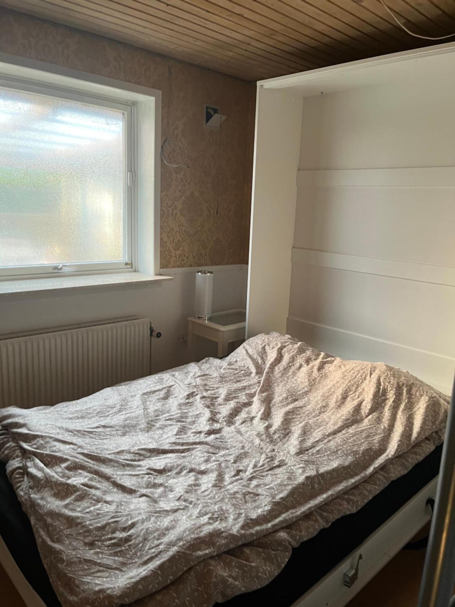 Accommodation *